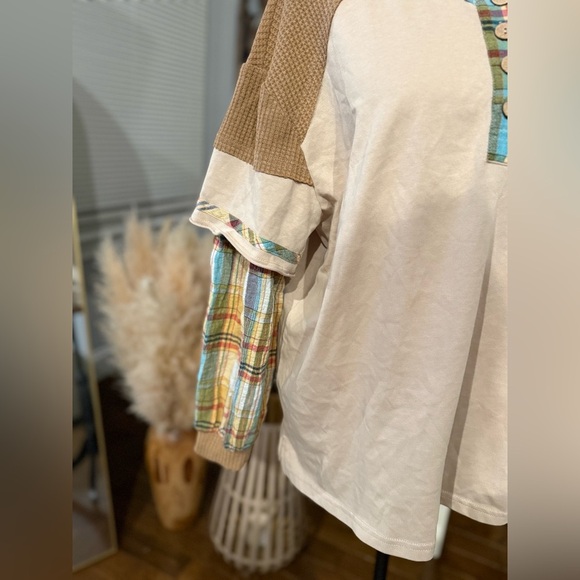 Easel Textured Knit Top in Tan - Picture 3 of 7